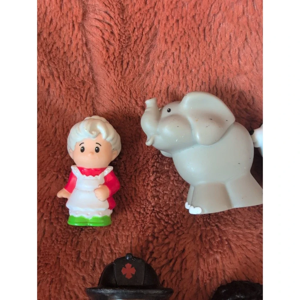 Fisher-Price Little People Figures and Animals Lot of 8 Fire, Farm, Mrs Claus+